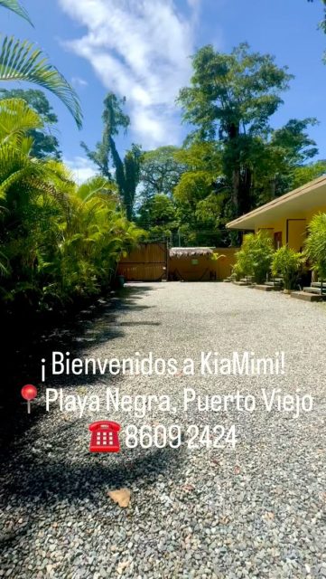En KiaMimi tenemos: 🔹 2 habitaciones con AC ❄️🔹 3 habitaciones con abanico 🪭🔹 baño privado 🚽🔹 agua caliente 🚿🔹 WiFi 🛜🔹 Cocina compartida 🥘🔹 Parqueo cerrado 🚙🔹 Piscina 🏊🏻📍Playa Negra, Puerto Viejo ☎️ 8609 2424#habitaciones #playa #puertoviejo #caribe
